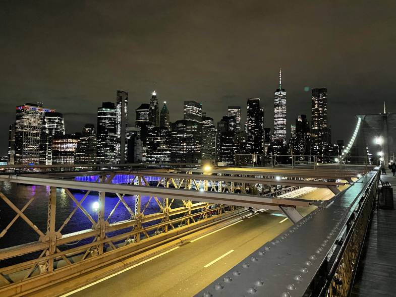 Ponte di Brooklyn in notturna
